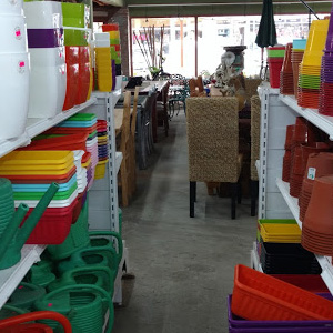 Regaderas y masetas plasticas