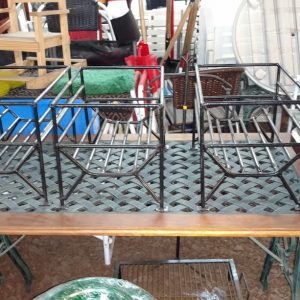Mesa de madera con aluminio